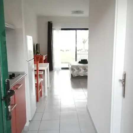 Playa Roca Cosy - Seafront Complex Apartment *