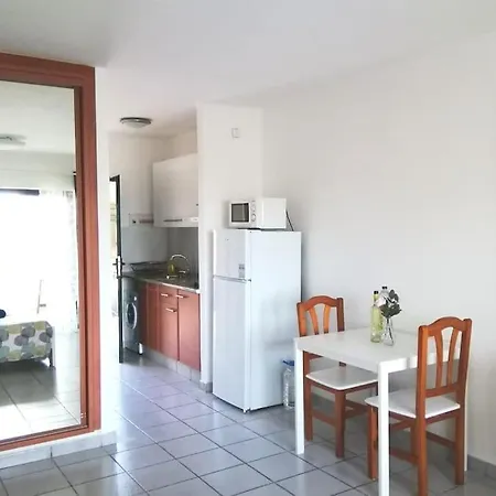 Playa Roca Cosy - Seafront Complex Apartment