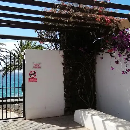 Playa Roca Cosy - Seafront Complex Apartment