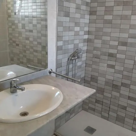 Playa Roca Cosy - Seafront Complex Apartment